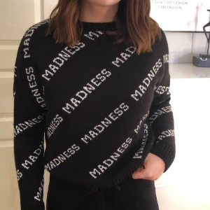 Stickad tröja - Stickad tröja från Madlady. Stl S, normal passform. Säljs pga att den inte används längre. Köparen står för frakt.