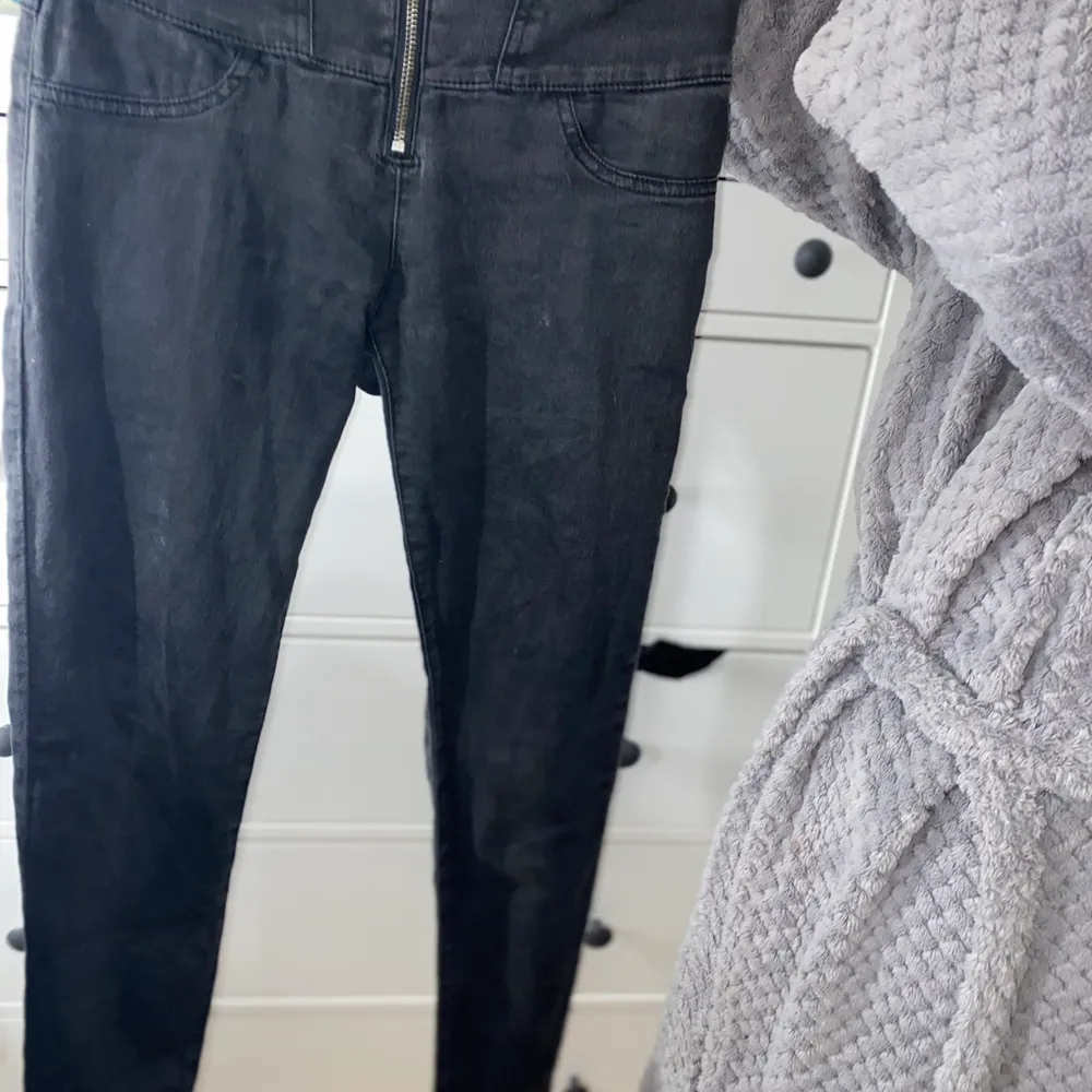 Stretchiga jeans (high waist) storlek S. Fint skick 40 kr!🥰. Jeans & Byxor.