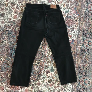 Levis jeans  - Bra skick. Köpt på second hand. Köparen står för frakt. Och kan gå ner i pris vid snabb affär