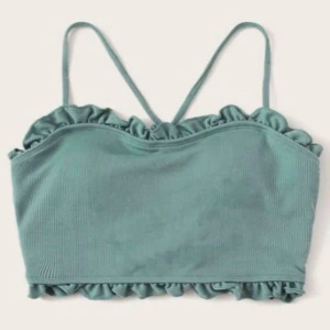  - Bikinitop från SHEIN ⚡️ Aldrig använd och bra kvalitet! Frakten betalas av köparen Frakt~22 kr Kontakta mig vid intresse  