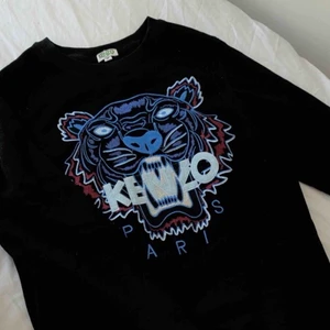 Kenzo tröja  - Säljer min kenzo tröja. Knappt använd. Ordinarie priset är 2000kr 