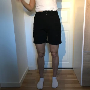 Schein - Jättesnygg svarta shorts med fina detaljer, storlek S🌸 Köparen står för frakten🌸
