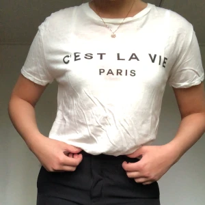 Tröja  - Oanvänd oversize tröja i storlek S. Frakten ingår💞💞