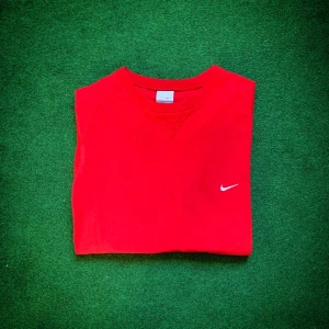 Vintage Nike linne - Perfekt till sommaren!   ⠀⠀⠀⠀⠀⠀⠀⠀⠀⠀⠀⠀  Condition: 9/10 Storlek: L (fits M)  Pris 250kr