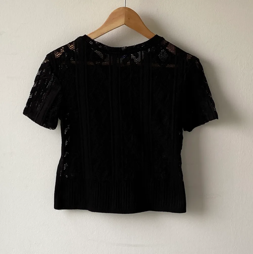 Zara woman knitted black see through top. Size M. Excellent condition, never worn.. Toppar.