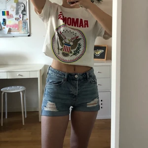 Jeans shorts - Säljer mina favoritshorts då de blivit försmå🥺 Bekväma och perfekta till sommaren🌻