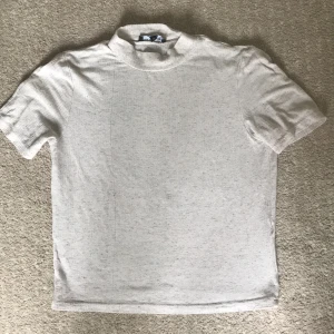 Tight tshirt storlek 12 - Eventuell frakt tillkommer💝. Passar storlek Xs-M