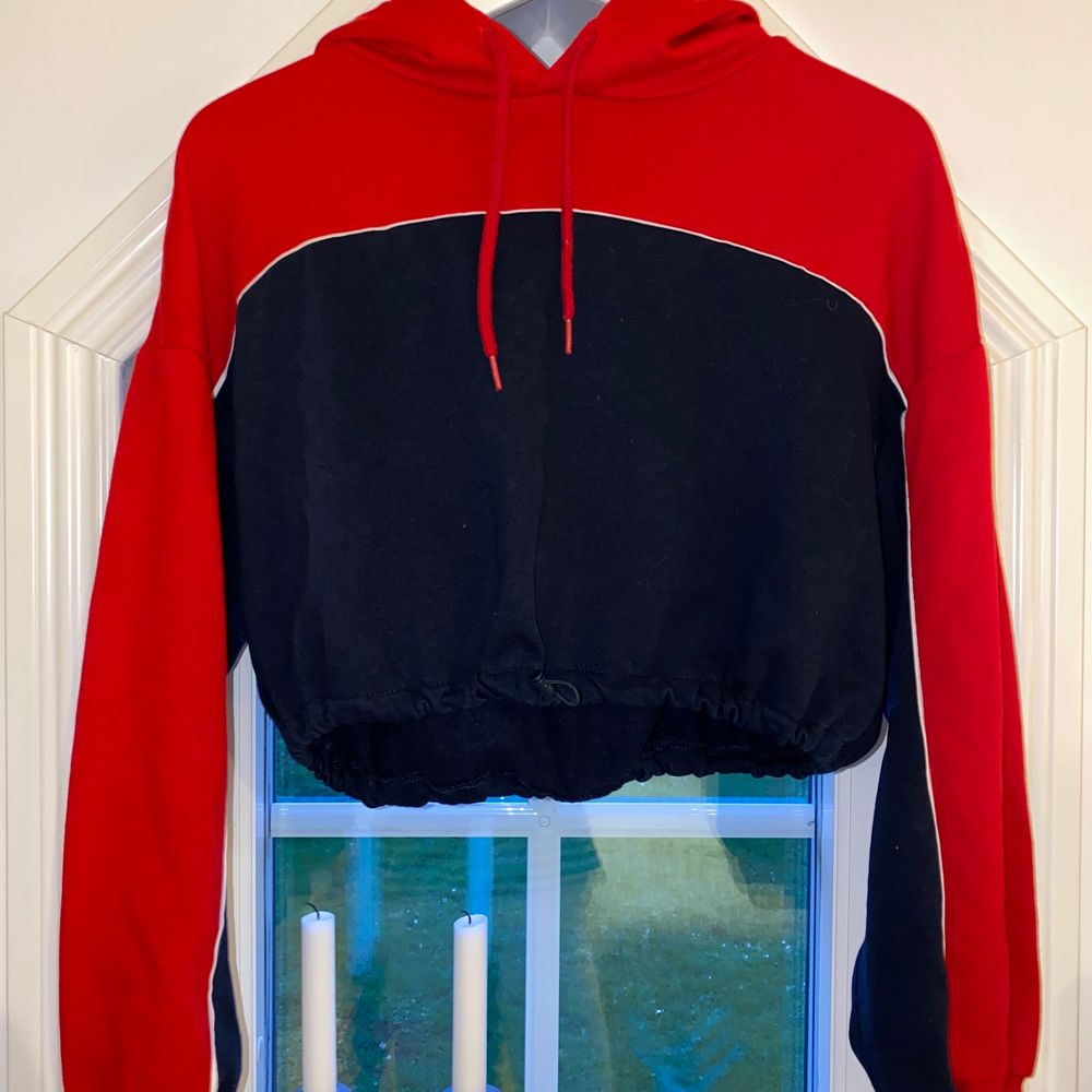 Cool hoodie ifrån H&M. Använda en gång. Tröjor & Koftor.
