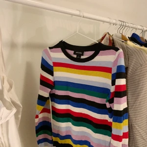 Randig tröja från Monki 🌈 - Ascool randig tröja från Monki! Köpt förra året men sitter lite tajtare på mig nu haha 💫 
