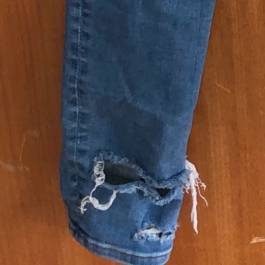 Ljusa crocker jeans med hål - 91