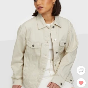 Jeansjacka från Vero Moda  - Storlek XS, aldrig använd och prislappen är kvar. 180kr+frakt!💗