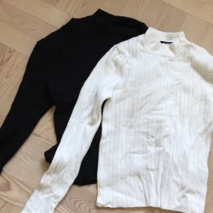 RIBBADE TOPPAR - 2 för 150kr. Storlek S. Frakt tillkommer 63kr 