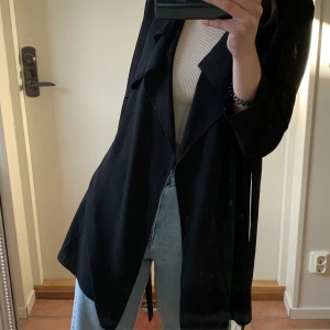 DM retro - Tunn kappa från Dm retro strl S. Använd vid något enstaka tillfälle. 💜