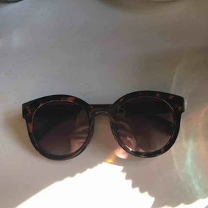  - Solglasögon från pieces Bra begagnat skick Frakt tillkommer 44kr 