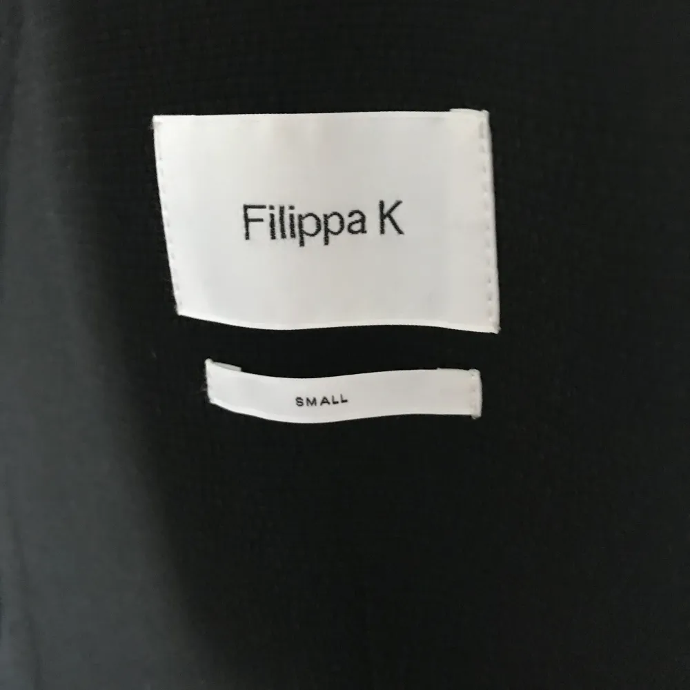 Snygg casual kavaj från Filippa k i bra skick. . Kostymer.