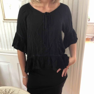  - Tröja från ALLY BELL. Supersöt 🥰 köparen står för frakt 🤠