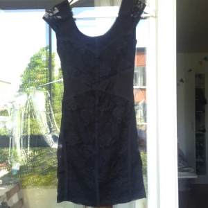  - Söt svart klänning från H&M