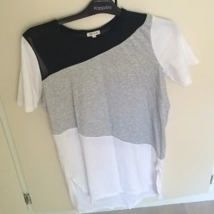  - Oversize tröja från river Island, används endast någon gång och köpt för 399 kr! Kan fraktas, frakt 50 kr 🌸