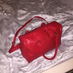  - Väska från H&M. Använd en gång. Nyskick! 70 med frakt! 