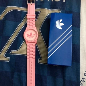  - Helt ny adidas klocka med extra batteri !