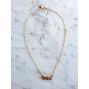  - Marc by Marc Jacobs halsband i guld färg. Som ny.