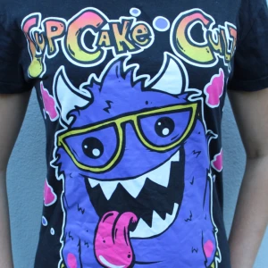  - Cupcake Cult-tröja köpt på Shock för 249 kr. Knappt använd! Frakt ca 25 kr.