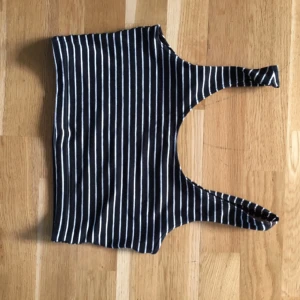  - American apparel crop top, good condition 