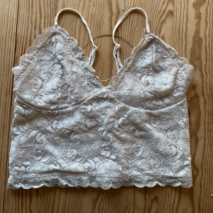 Spets topp - Supersöt spelstopp som jag aldrig får användning för längre, passar till allt verkligen!!!! 💖💖💖💖