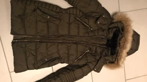 Grön vinterjacka XS - Sparsamt använd jacka mycket fint skick. Storlek XS.