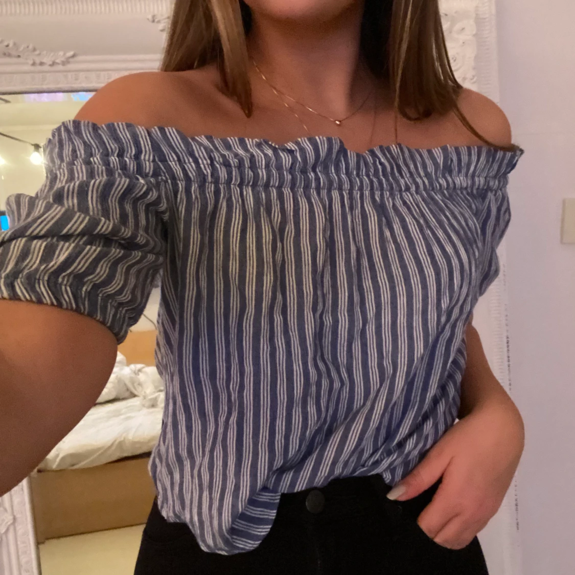 OFF-SHOULDER TOPP - 90