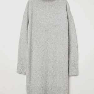 SÖKER DENNA KLÄNNING FRÅN H&M - Storlek XS/S!!! Skriv till mig ifall ni har denna och kan tänka er att sälja!