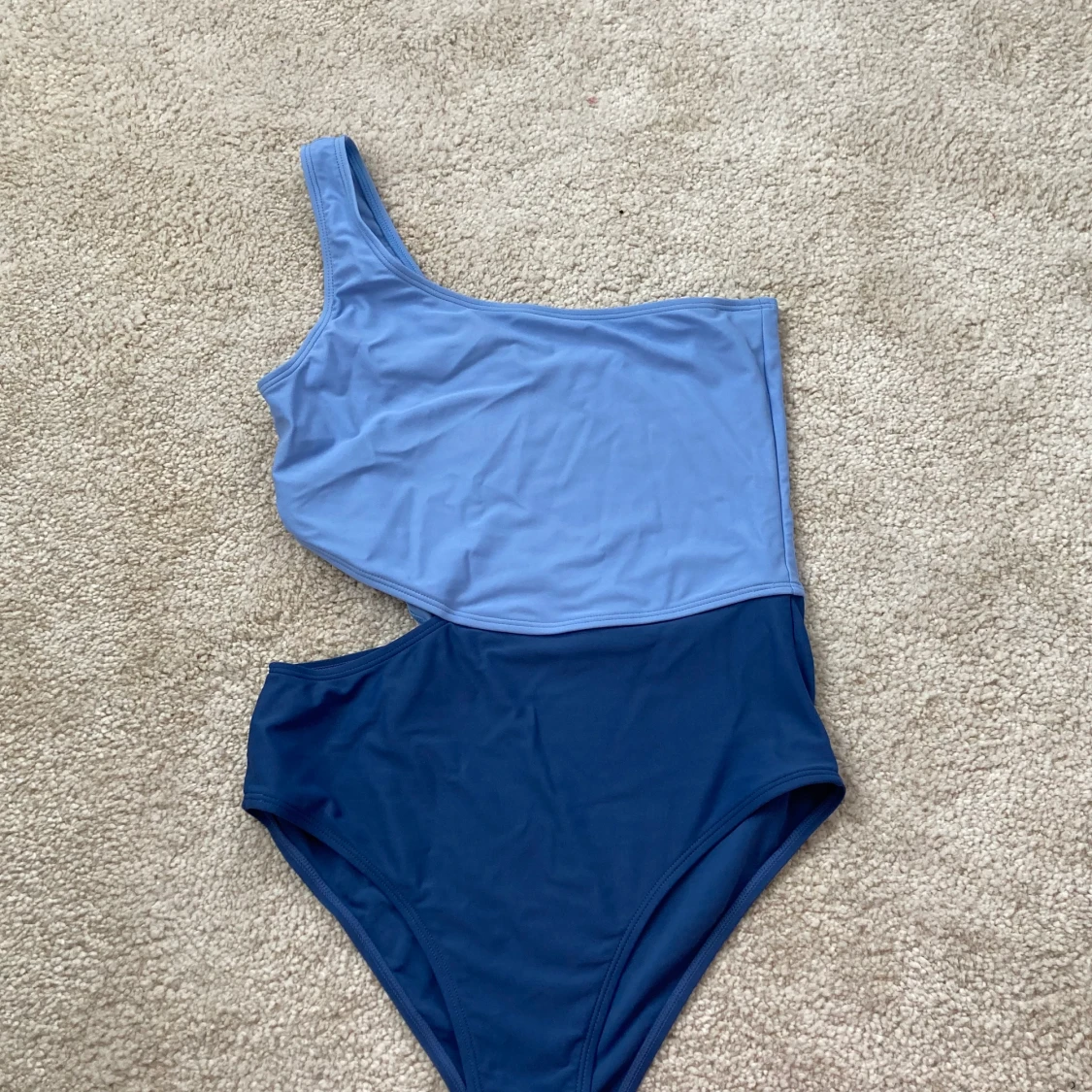 One shoulder baddräkt från NAKD  - 90