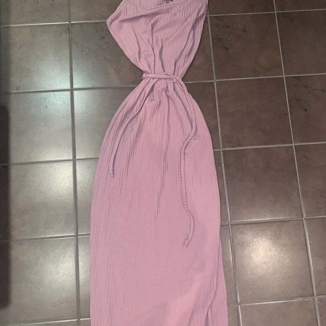 OANVÄND lila ribbad klänning 💜 - 90