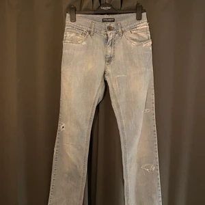 Dolce & Gabbana Jeans - Säljer mina Dolce &Gabbana jeans som jag aldrig har använt pga för små. Köpta på Vestaire Collective och är även äkthetsförklarade där! Storlek 30, säljer de för 899kr + frakt.