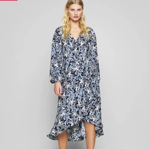 Klänning! - Carin wester klänning, aldrig använd! 🤍 köpt för 579kr