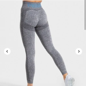 intressekoll på mina gymstark tights - intrssekoll! mina har rosa gymsharktext där bak istället för blå men dem kan inte köpas längre. Använda fåtal gånger