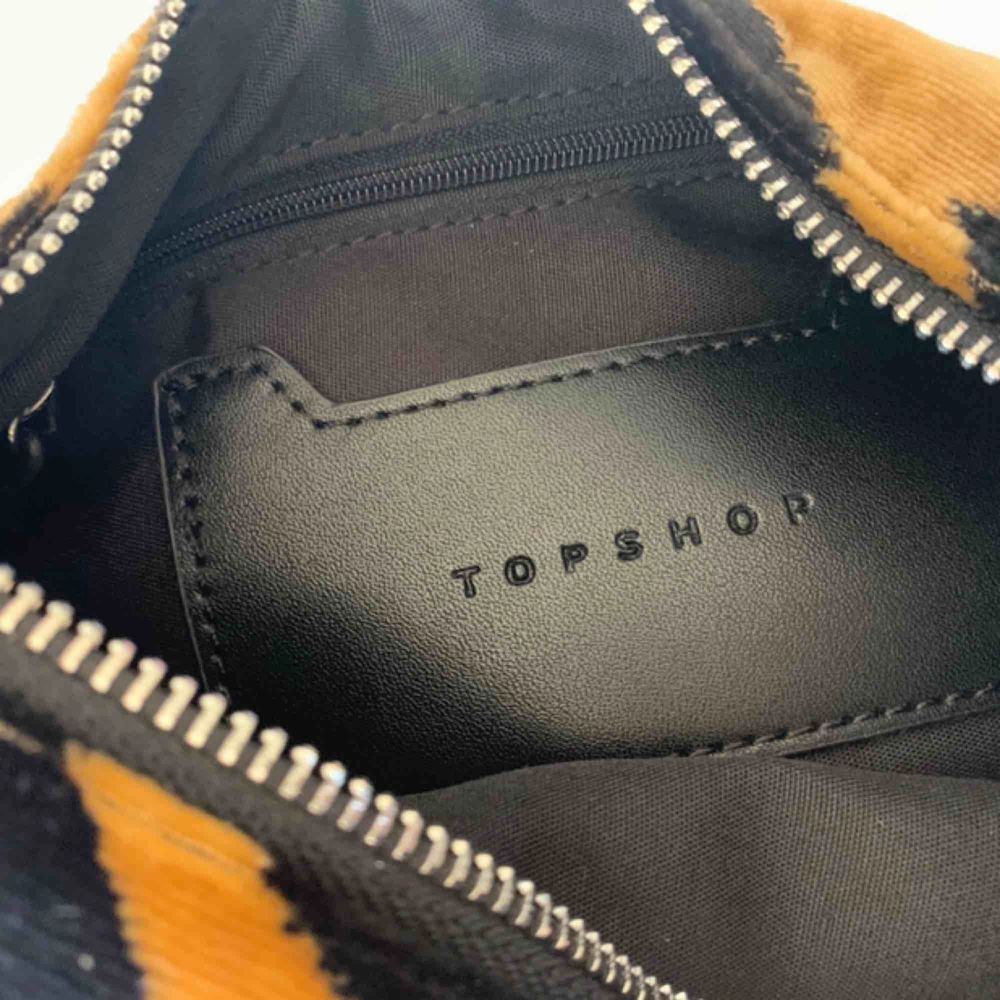 This is brand new Topshop bag, never used. Shipping is not included. Check my other items too🥰💖⚡️. Väskor.