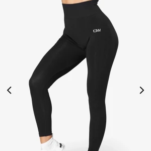 ICIW tights - Svarta ICIW tights, använda fåtal gånger. Fint skick! Högmidjade och väldigt sköna 🤍 Frakt tillkommer 🖤