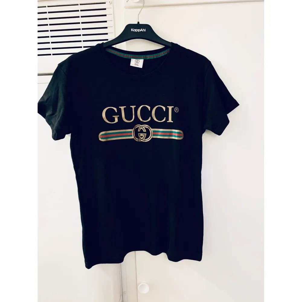 Gucci t-shirt (kopia) Str: L, Modell: Dam, Skick: Ny, Pris: bud. T-shirts.