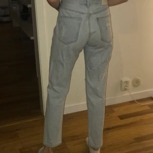 Boyfriend jeans  - Håliga boyfriend jeans från h&m i stor storlek 25 (som en stor storlek S) 