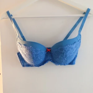 Helt ny - Helt ny bh från missya. Strl 70b. Min mormor jobbar på en bh affär så får massor av bh-ar av henne men använder inte bh☺️ superkvalle, håller i många många år utan att bygeln blir sämre. Lätt pushup. Köparen står för frakt 