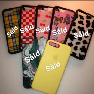 IPhone 8 Plus skal - Ett skal kvar!!!                                                           Wildflower red checkerd 150kr                                                