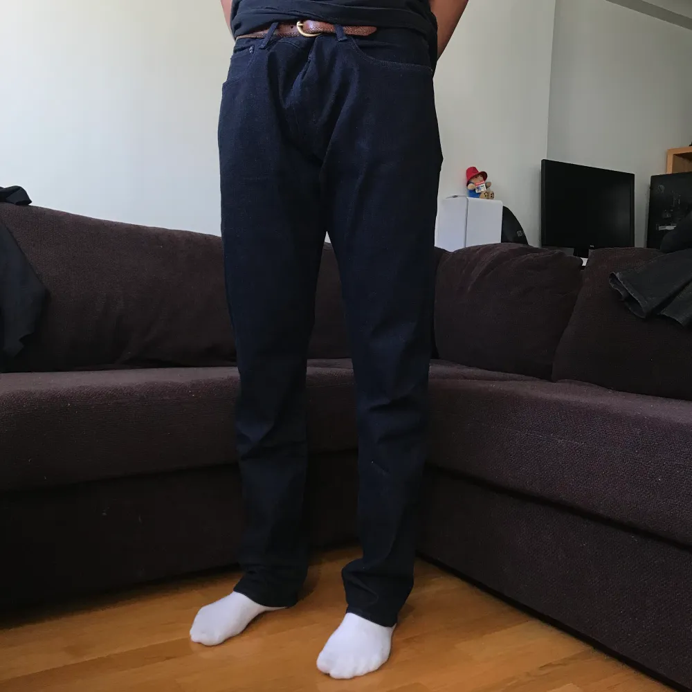 Om jag va du skulle jag köpa dess byxor. Nästan oanvönda och tävrsköna. Dom kommer vara oversized . Jeans & Byxor.