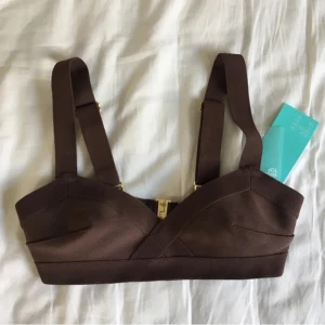 Brun bikiniöverdel - Aldrig använd då den tyvärr var för liten, lappen kvar! Frakt tillkommer!