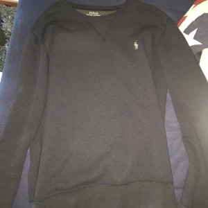 Ralph Lauren tröja - Ralph lauren tröja i storlek M. Använd men i väldigt bra skick.