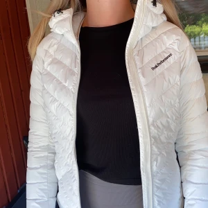 Peak performance  - Peak performance jacka. Helt ny orginalpris 2500 kr funkar som 36. pris går att diskuteras vid snabb affär 