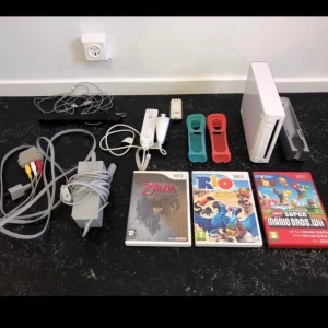 Nintendo wii med tillbehör och spel - Fungerar alldeles utmärkt! Säljer då det bara ligger. Du får med dig 2kontroller mario kart och vanliga mario + två andra spel. Alla tillbehör som behövs som du ser på bild. Kan mötas i gbg området men även frakta MOT FRAKTKOSTNAD (150kr)
