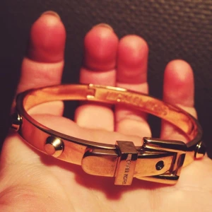  - Armband från Michael Kors
Lite små repor men fint ändå!
Nypris runt 1000 kr