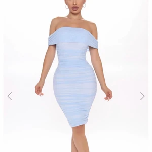 Fashionnova klänning - Endast använd 1 kväll och säljer pga för liten storlek, sitter jättefint annars 💕 köpt för 480kr