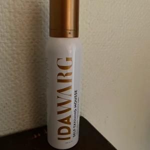 Brun utan sol mousse - En brun utan sol mousse från Ida Warg. Produkten är endast använd en gång och vegansk. Köparen står för frakten.